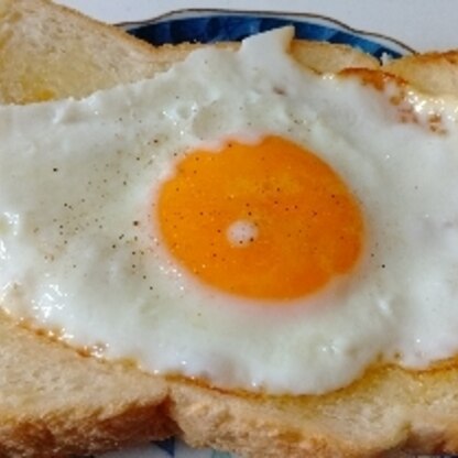 まかろんさん、こんにちは!
とろーりめだま焼きトースト朝ごはんに作りました。すぐにできて美味しかったです(^-^)